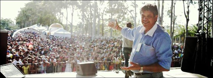 reinaldo apresentando o publico